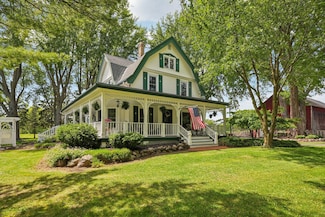 1575 Covered Bridge Rd, Cedarburg, WI 53012