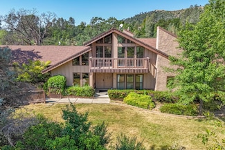 8846 Goldstone Ln, Redding, CA 96001
