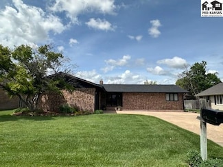 4 Warren Dr, South Hutchinson, KS 67505