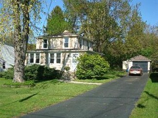 217 Millard Ave, Fox River Grove, IL 60021
