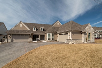 1554 Lookout Ct Unit 46, Hartland, WI 53029