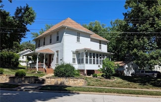 324 Harrison St, Liberty, MO 64068