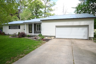 5830 O'Neil St, Twin Lake, MI 49457