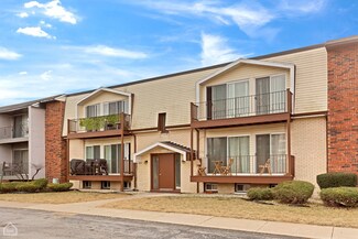 5645 Edge Lake Dr, Oak Lawn, IL 60453