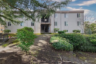 14640 NE 32nd St Unit D5, Bellevue, WA 98007
