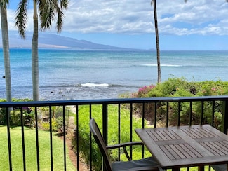 190 Hauoli St Unit 220, Wailuku, HI 96793