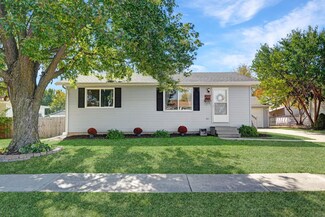 4007 Jill Dr, Waterloo, IA 50701