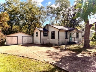 1017 Hazel Ave, Huntsville, TX 77320