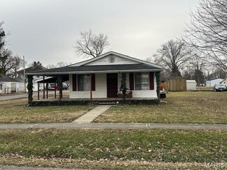 312 E Chester St, Pinckneyville, IL 62274