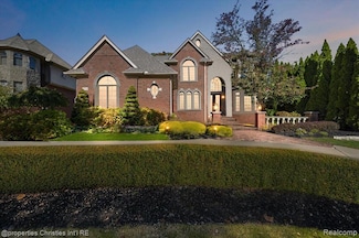 7220 Essex Dr, West Bloomfield, MI 48322