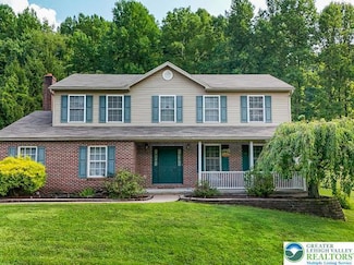 2484 Alpine Dr, Hellertown, PA 18055