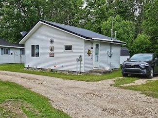 W16852 M-135 (Nunemaker Dr), McMillan, MI 49853