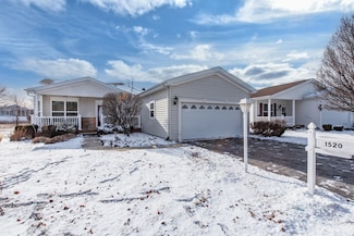 1520 Meadow View Ln, Grayslake, IL 60030