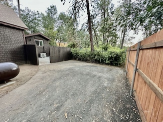 25165 Cedar St Unit B, Idyllwild-Pine Cove, CA 92549