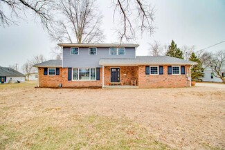 1210 E Main St, Staunton, IL 62088