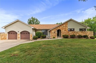 210 Hawthorne Ln, Cameron, MO 64429