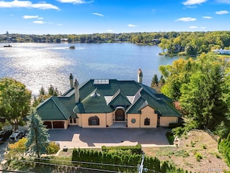 1567 Island Ln, Bloomfield Hills, MI 48302