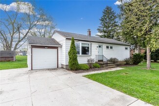 986 N Brookside Dr, Lewiston, NY 14092