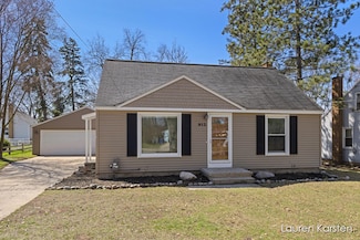 912 Kendalwood St NE, Grand Rapids, MI 49505
