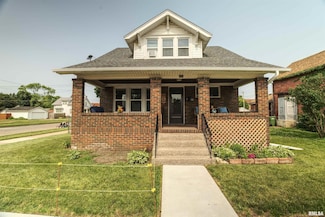 300 N 4th St, Clinton, IA 52732