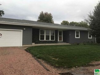 751 South St, Akron, IA 51001