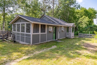 194 Main Rd, Passadumkeag, ME 04475
