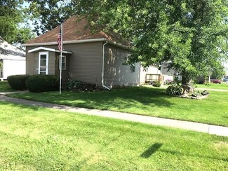 814 W Jones St, Knoxville, IA 50138