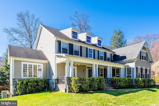 6629 Beacon Ln, Falls Church, VA 22043