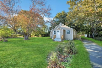 231 Elm Rd W, Mastic Beach, NY 11951