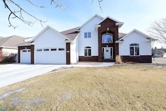 1751 Charleswood Estates Dr, West Fargo, ND 58078
