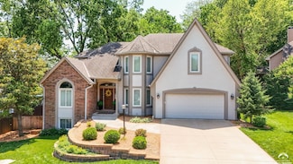 4505 Woodland Dr, Lawrence, KS 66049