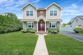 8 Bryant St, Bethpage, NY 11714