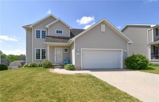 740 Sunridge Dr, Carlisle, IA 50047