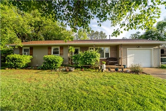 840 W Hadley St, Aurora, MO 65605
