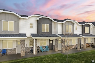 150 W Seasons Ln Unit 3, Garden City, UT 84028