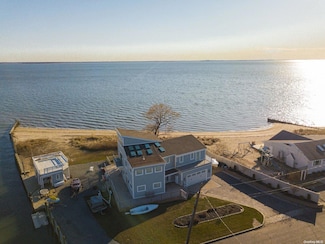 2 Bay 9th St, West Islip, NY 11795