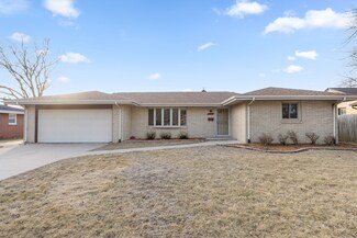 607 Emerson Dr, Rockford, IL 61108