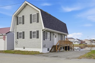 6 Mattanawcook St, Lincoln, ME 04457