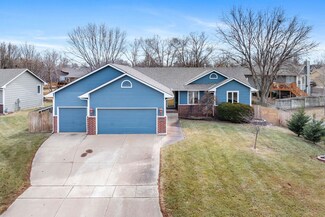9201 W Meadow Knoll St, Wichita, KS 67205