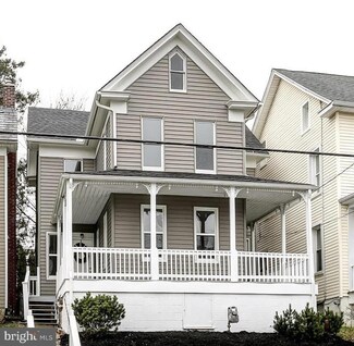 92 W Broad St, Yoe, PA 17313
