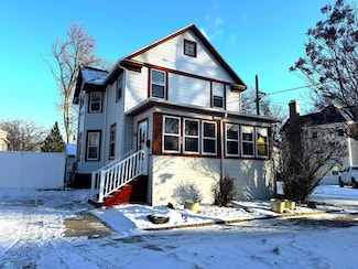 810 4th St S, Fargo, ND 58103
