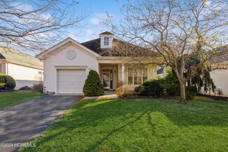 5 April Springs Ct, Lakewood, NJ 08701
