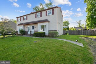 17 S Chestnut Ct, Perkasie, PA 18944