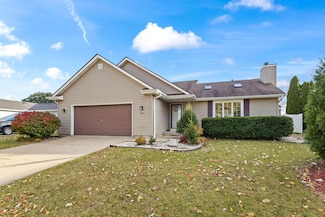 1003 W Finch Ln, Oak Creek, WI 53154