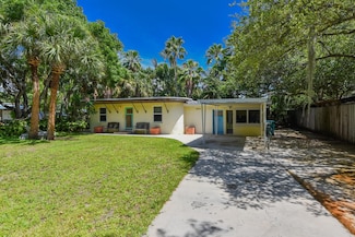 653 NE 8th Ave, Boynton Beach, FL 33435