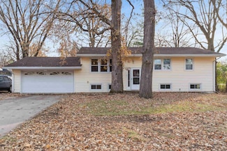 1616 S Forest Rd, Cedar Falls, IA 50613