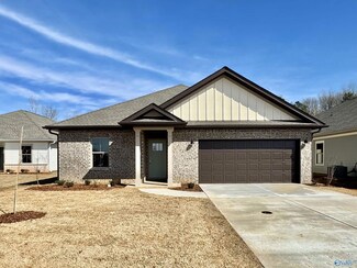 7105 Hampton Mill Dr, Owens Cross Roads, AL 35763