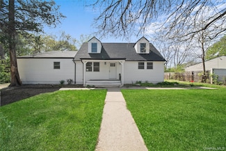 21 Lehigh Ave, Centereach, NY 11720