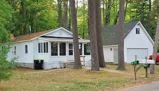 108 Warren Ave, East Tawas, MI 48730