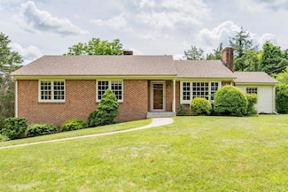 2207 Indian Hill Rd, Lynchburg, VA 24503